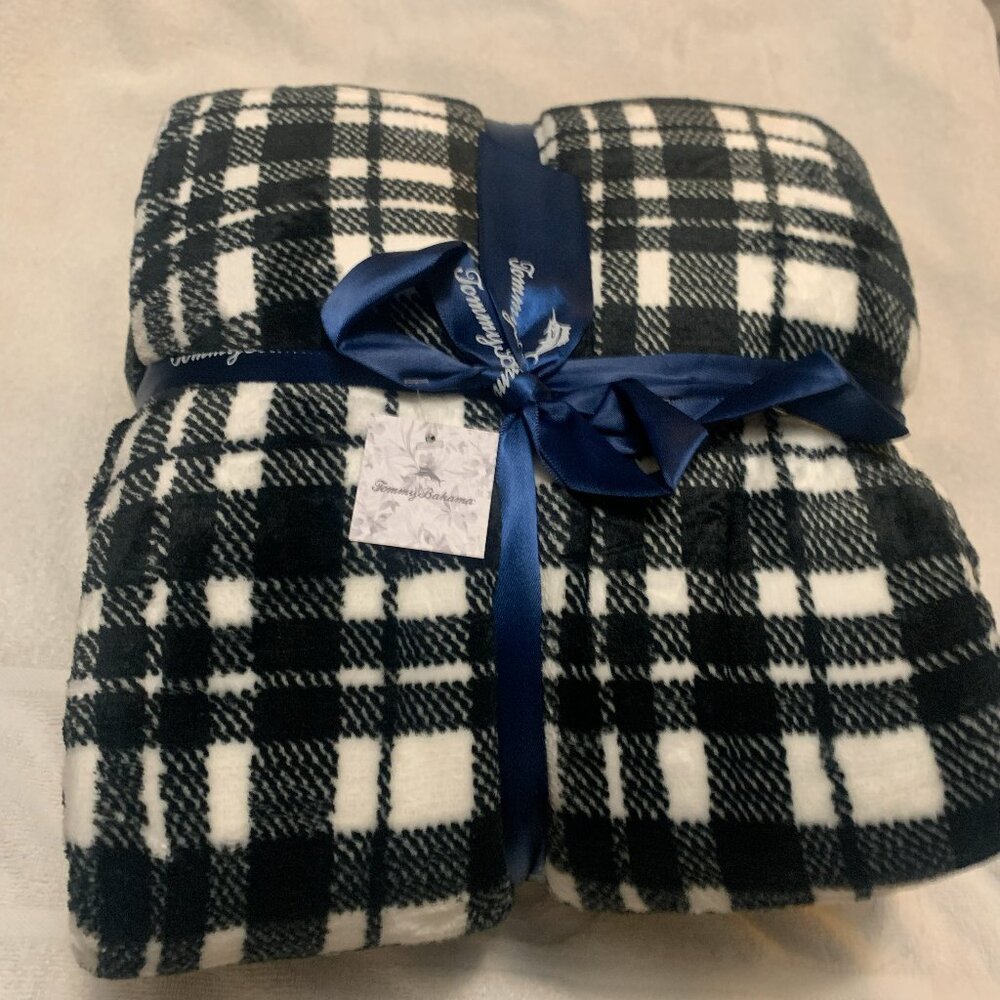 Tommy Bahama Plush Black White Plaid Flannel Sherpa Blanket 50 x 70